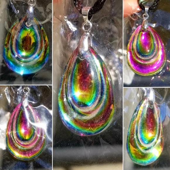 *LAST ONE* 2 for $8 🌈Iridescent Dark Crystal Necklaces - Picture 2 of 2